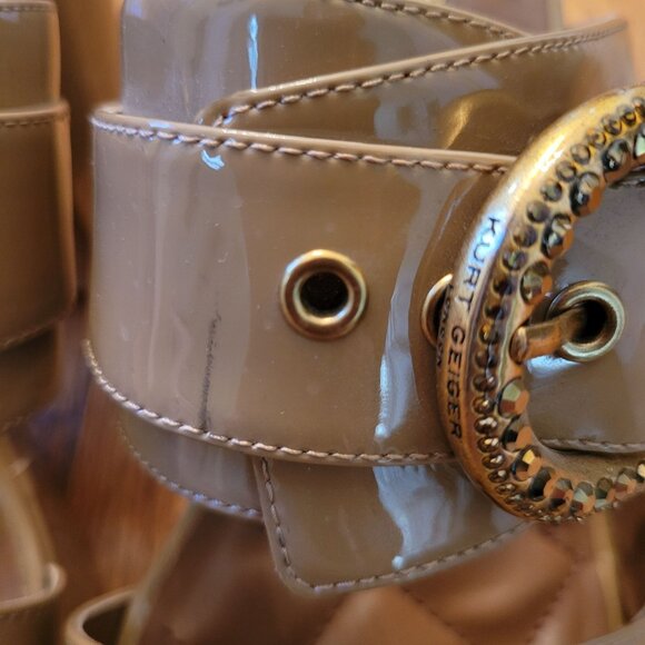 Kurt Geiger 8.5 Patent Leather Beige Platform Heeled Sandals Gold Eagle Buckle - Picture 7 of 13